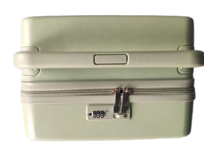 Lightweight Multifunctional Green Spinner Luggage with Eco-Friendly Soft Handle and Waterproof Luxury Carry-on Travel Bag